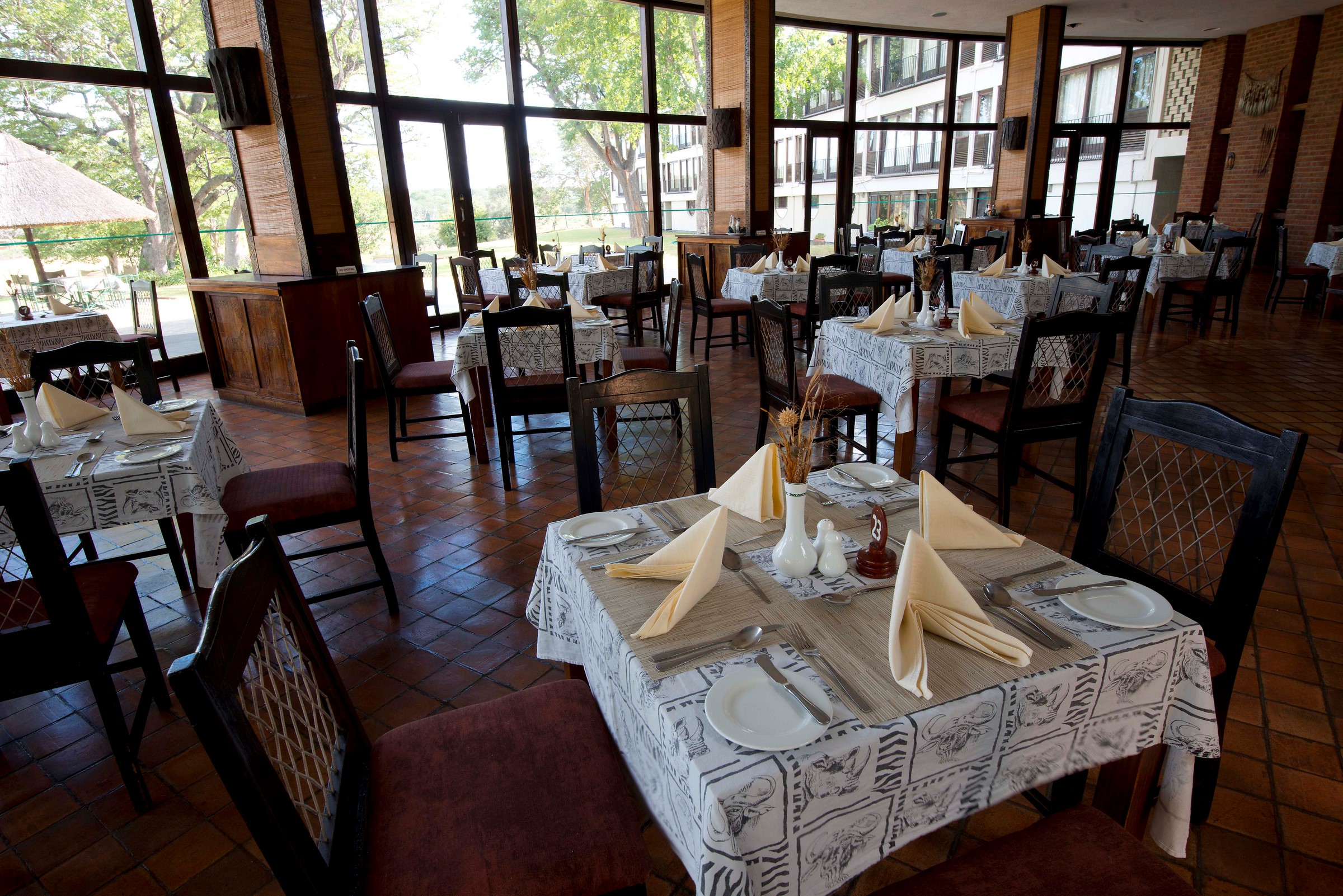 Hwange_safari_lodge005.jpg