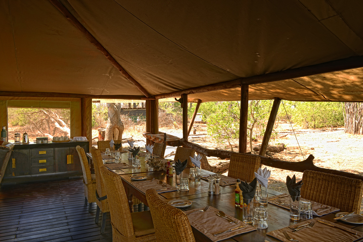 LinyantiBushCamp004.jpg