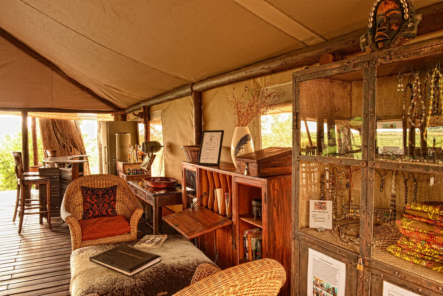 LinyantiBushCamp007.jpg