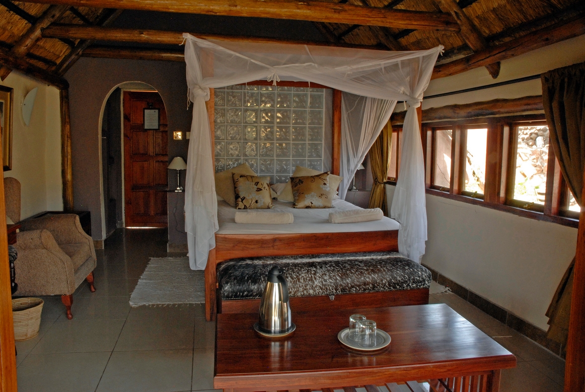 PamuzindaSafariLodge003.jpg
