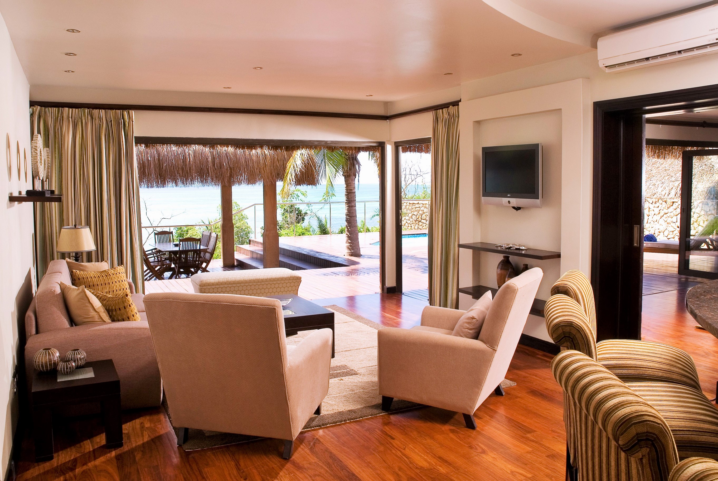 MZ_LoungePoolandseaview_AnantaraBazaruto