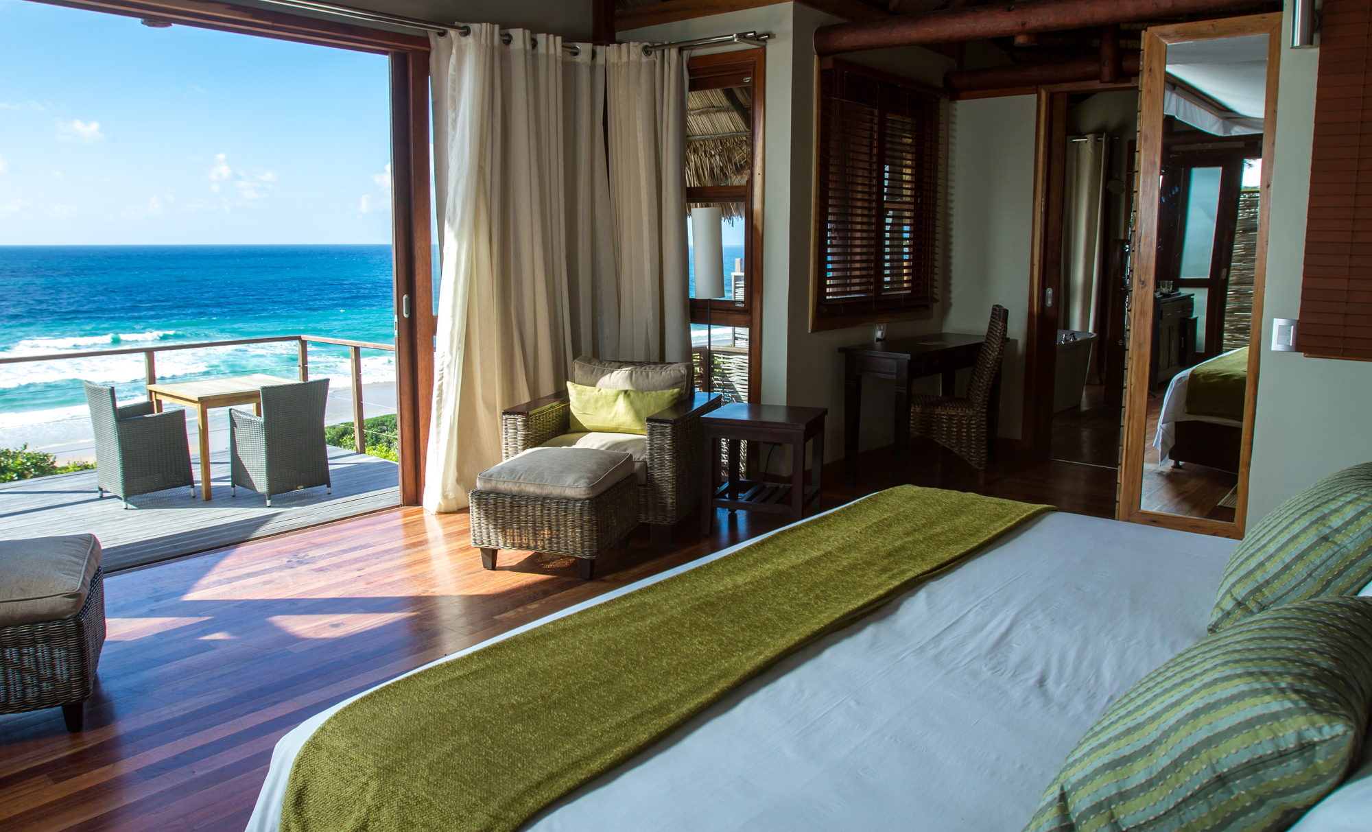 MZ_BEDROOMview_MassingaLodge