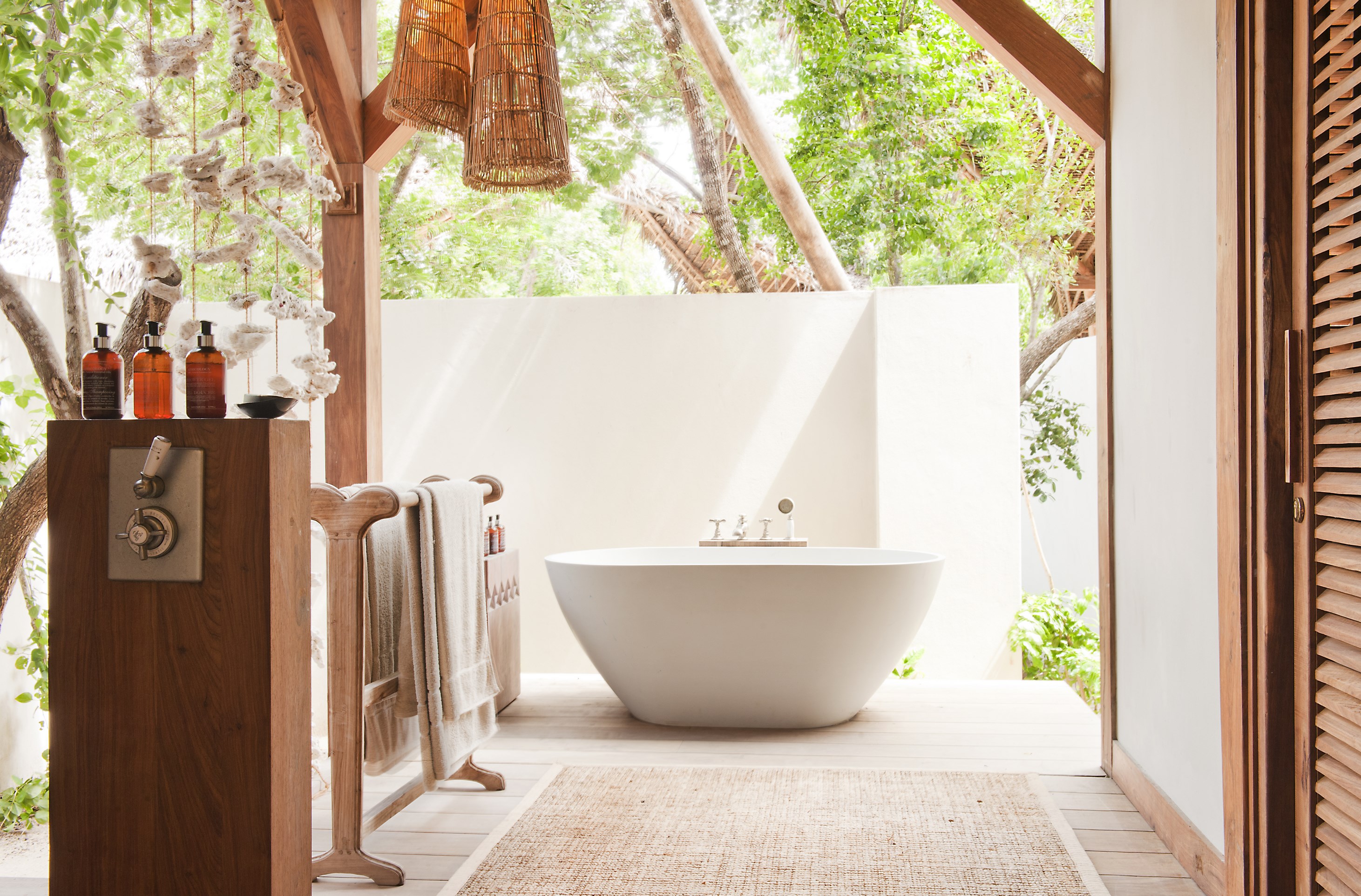 MZ_Bathroomview_&Beyond