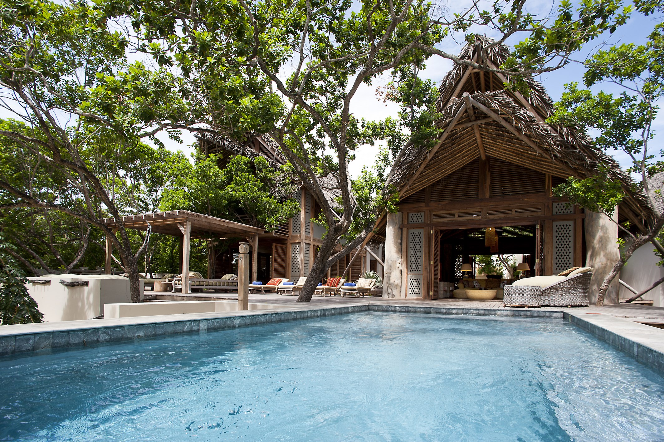 MA_SwimmingPool_&Beyond