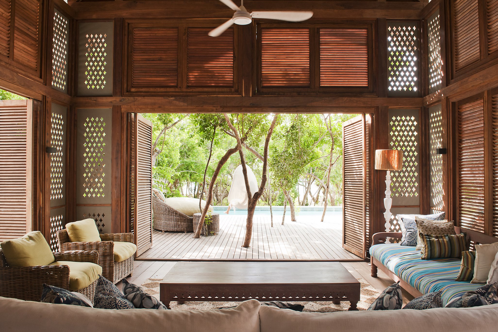 MZ_LivingArea_VamiziKipiliaLodge