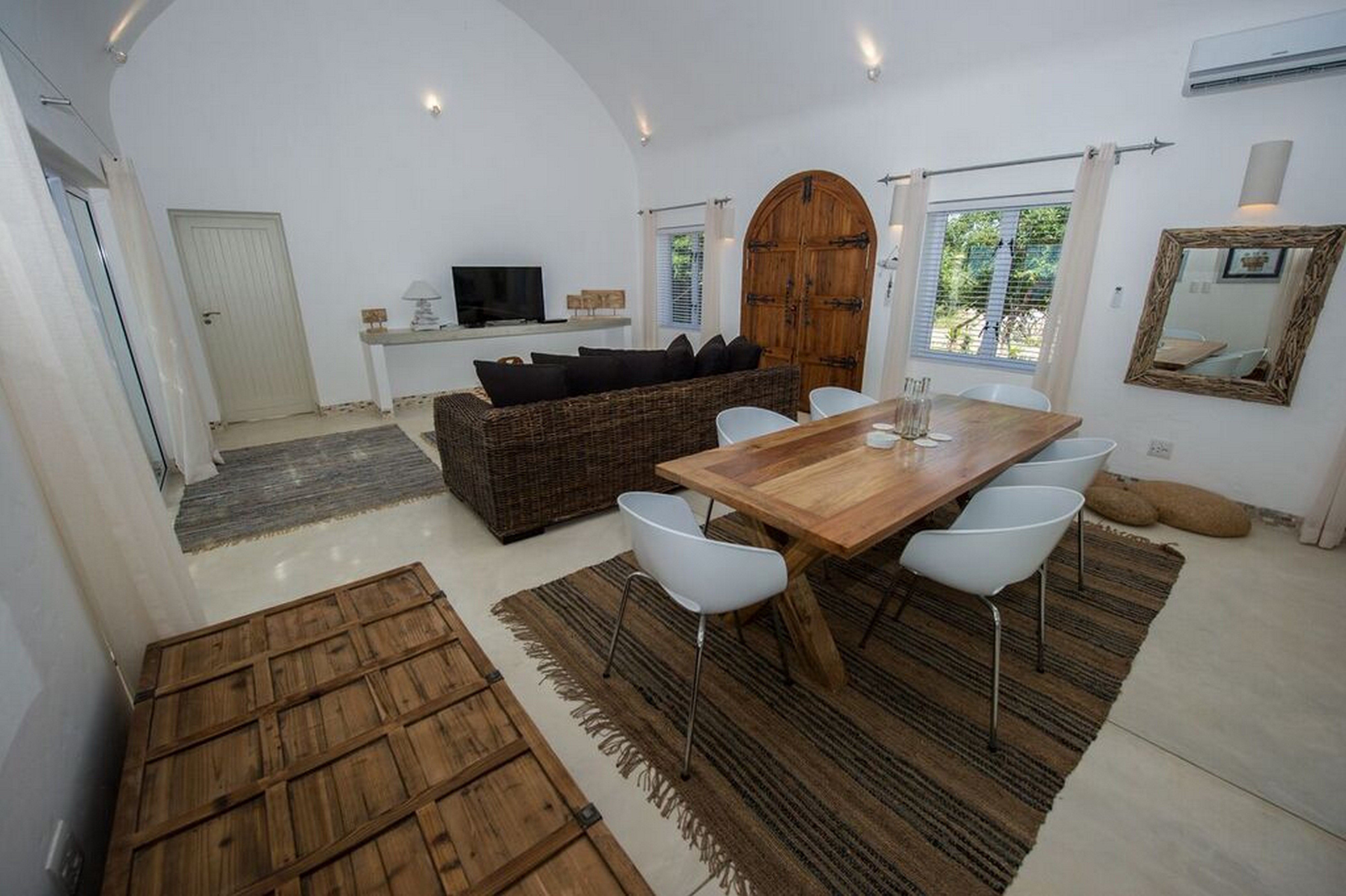 MZ_ChapelInterior_Santorini