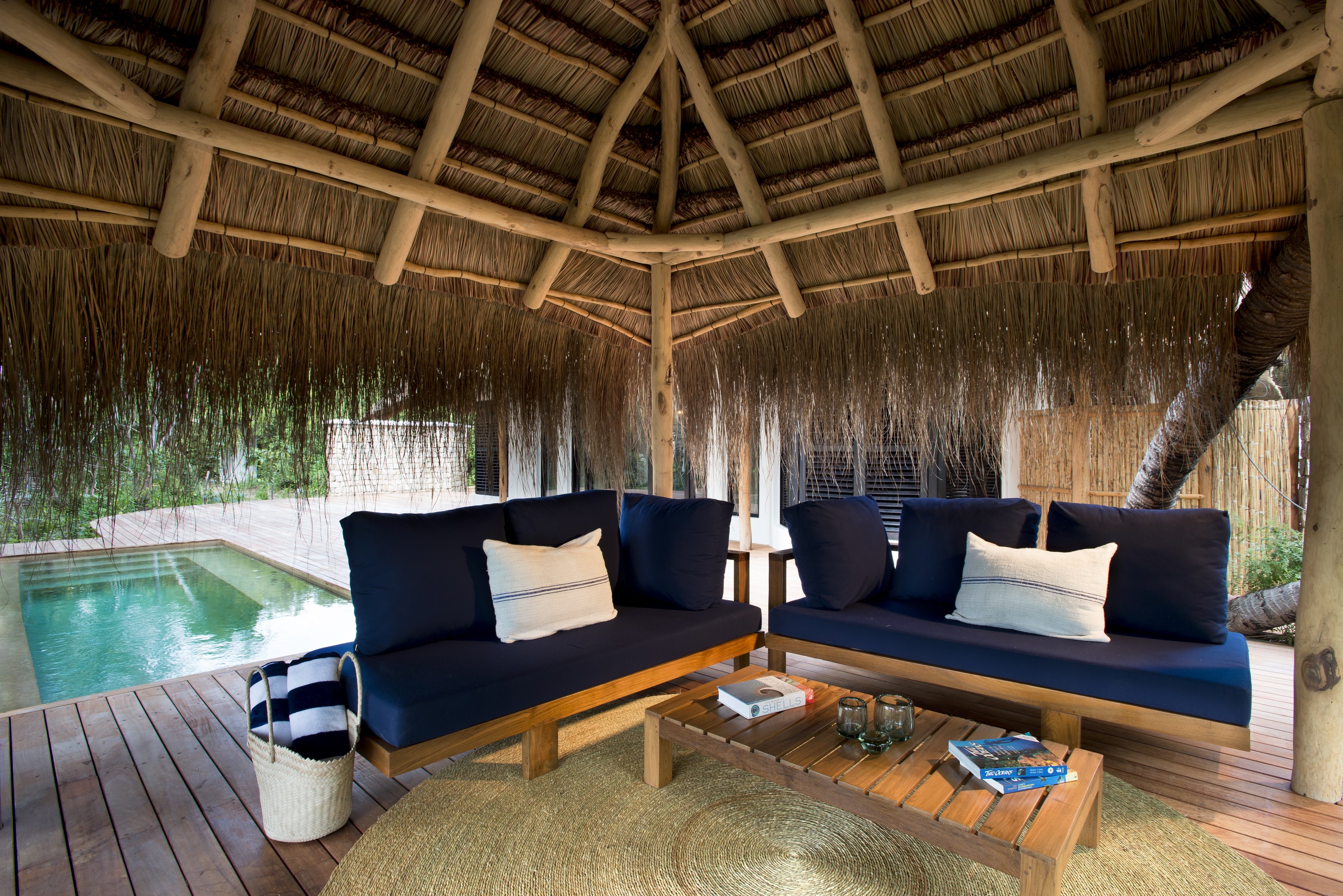 MZ_Guestpoolarea_&Beyondcabana