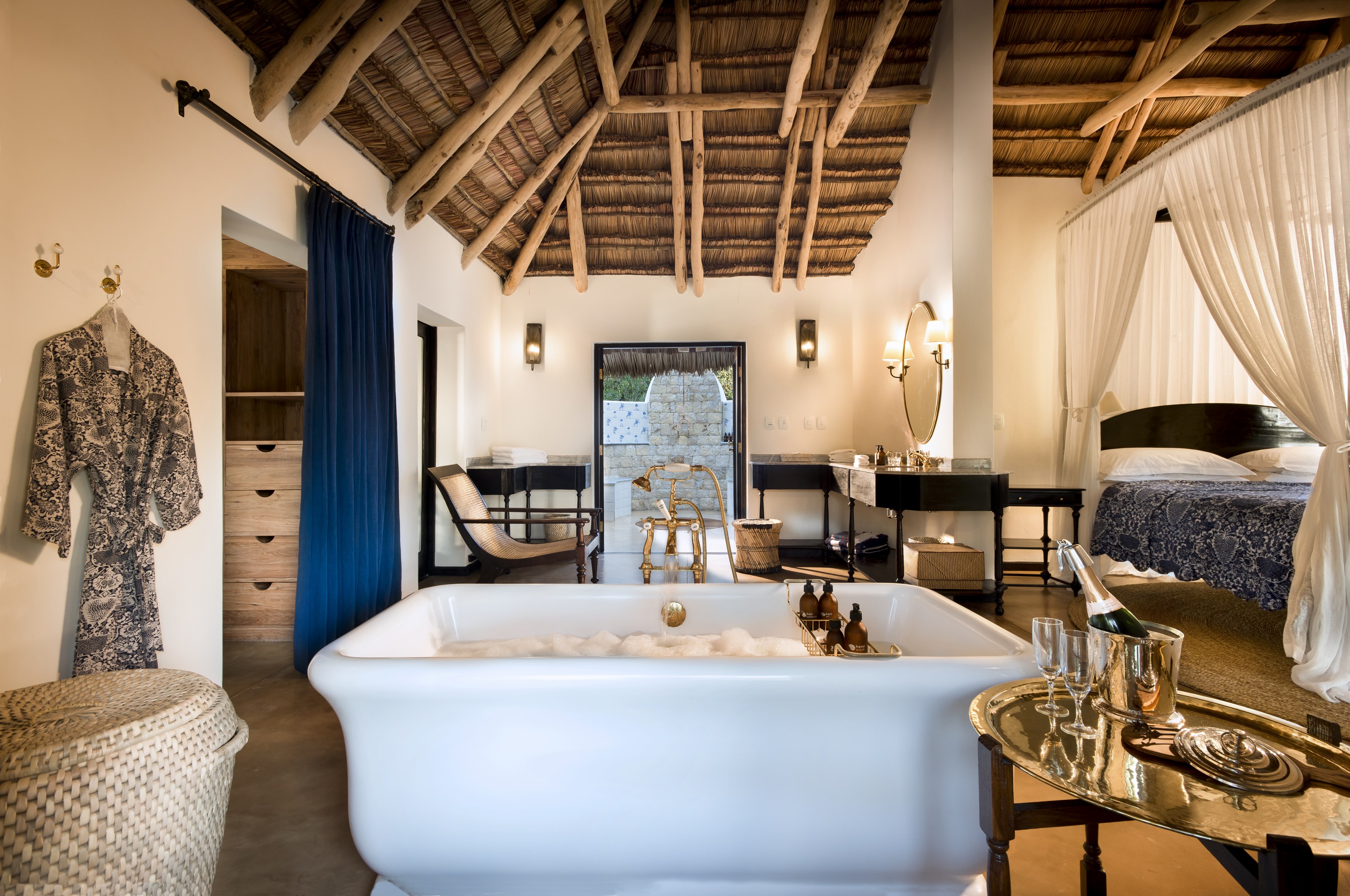 MZ_CasaFamiliaEnsuiteBathroom_&Beyond