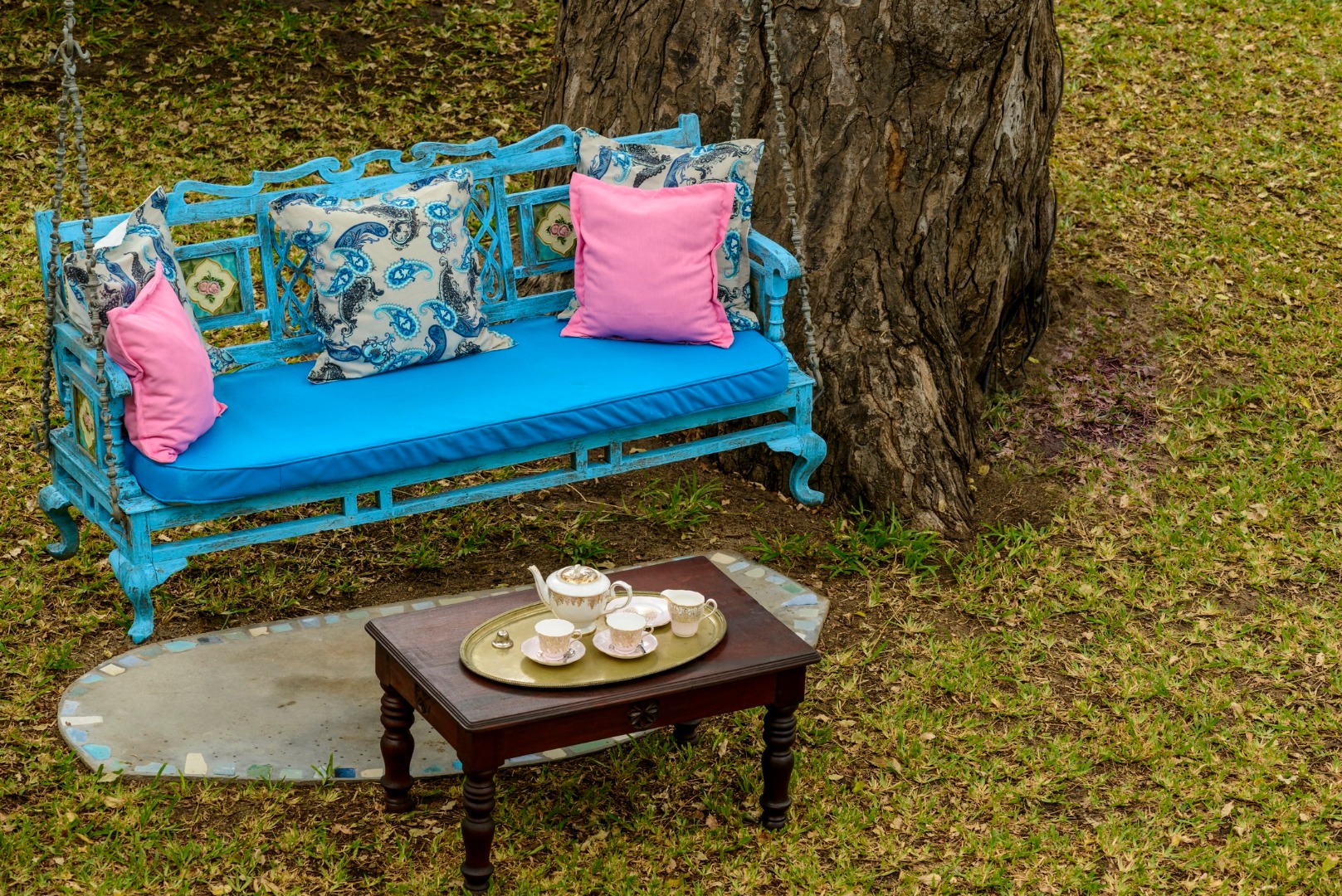 MZ_Swingbenchwithteatable_IboIsland